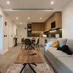 Luxury Flat Next Tower Bridge 2
